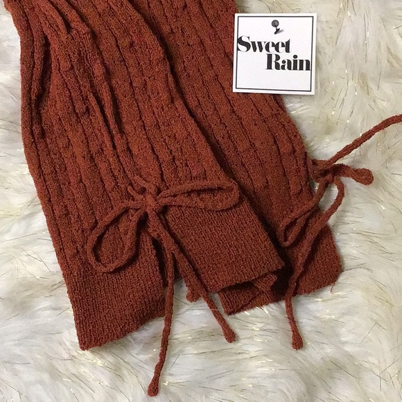 Young contemporary Knit Sweater - Picture 4 of 4